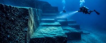 What do we know about the mysterious Yonaguni Ruins? Illustration by AI